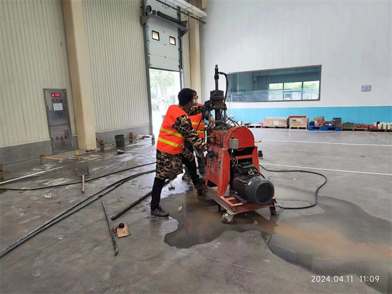 文城镇厂房地面下沉塌陷注浆加固施工